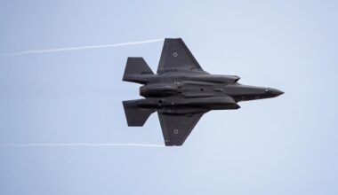 Einen israelischer Kampfjet vom Typ F-35 bei einer Flugshow.