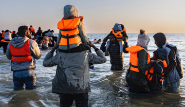 Frankreich: Treck von Migranten hofft auf Überfahrt nach England | News