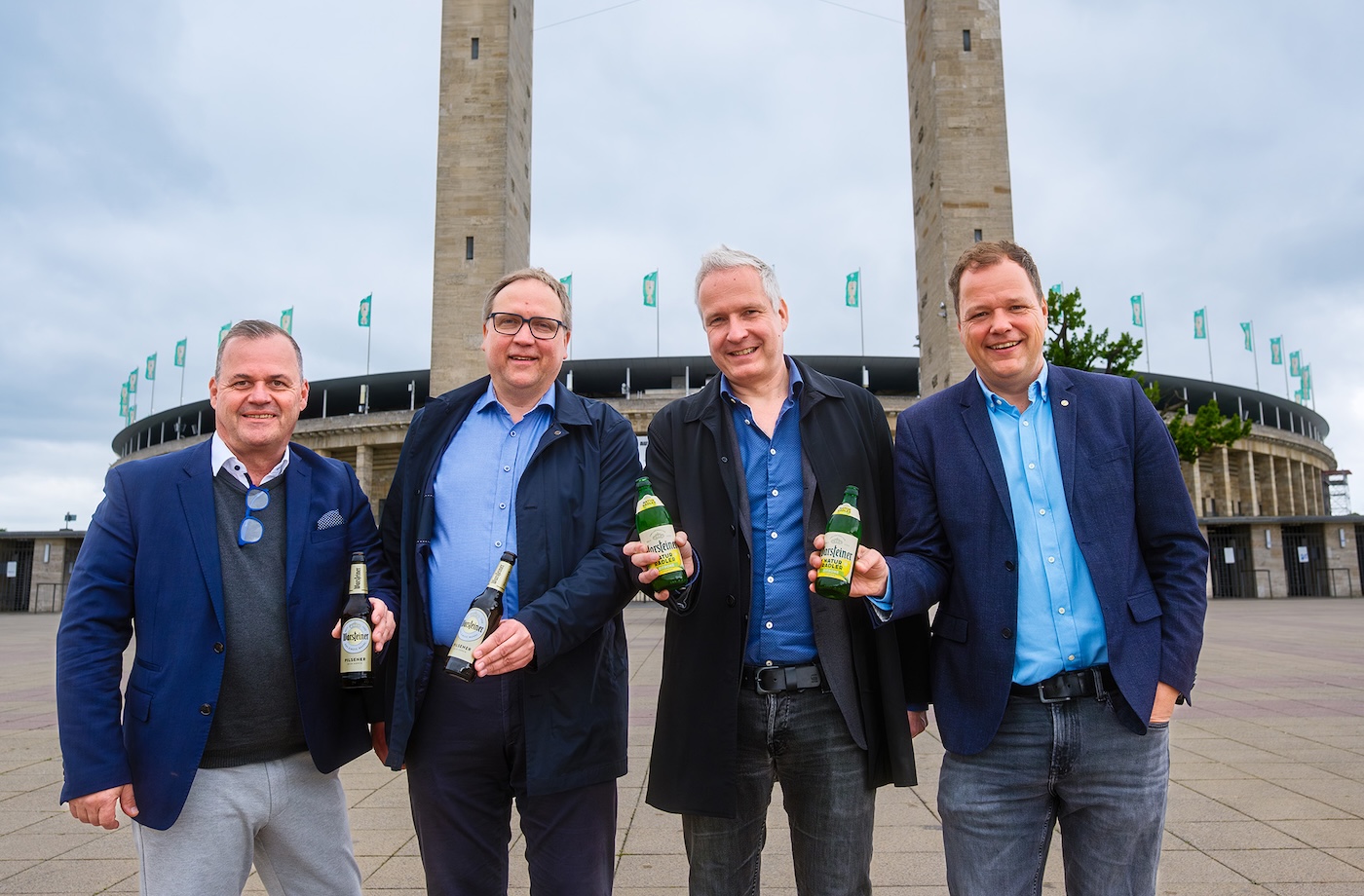 Gruppenfoto vor dem Olympiastadion Berlin