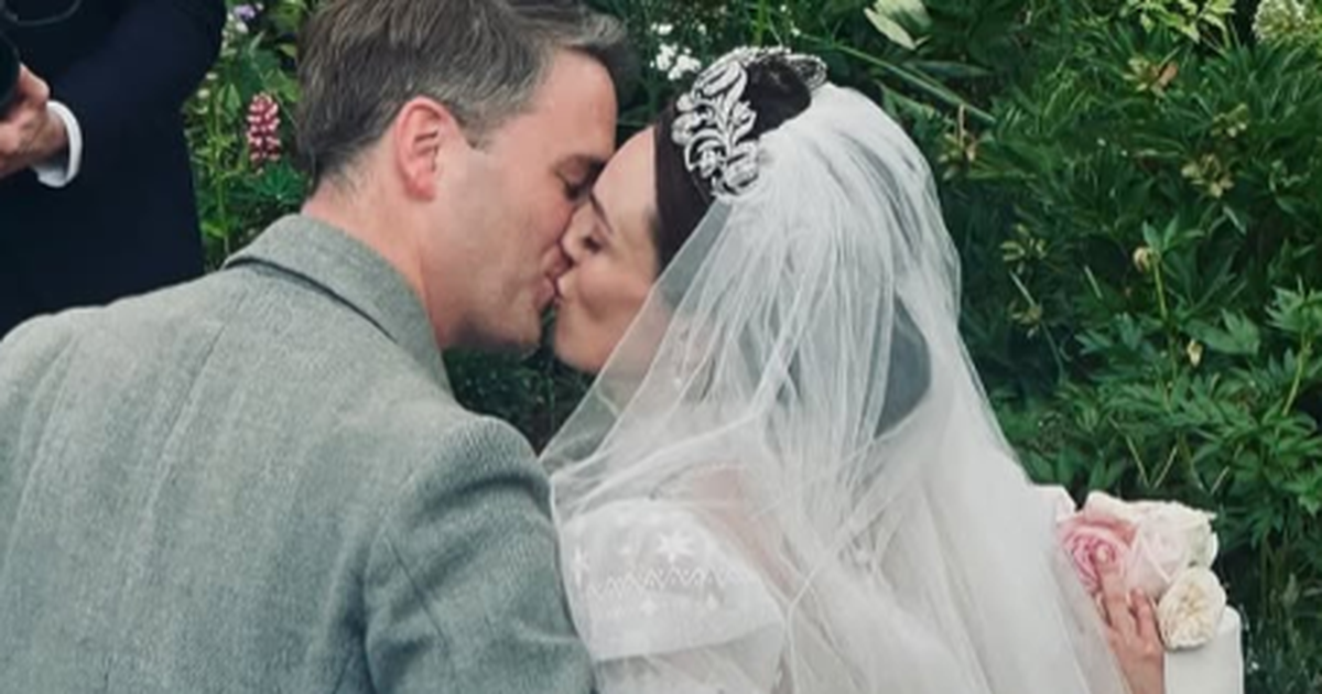 Lady Violet Manners hat in einem Traum aus Spitze geheiratet