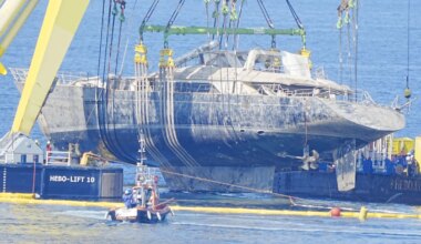 Luxusyacht Bayesian vor Sizilien geborgen - Panorama
