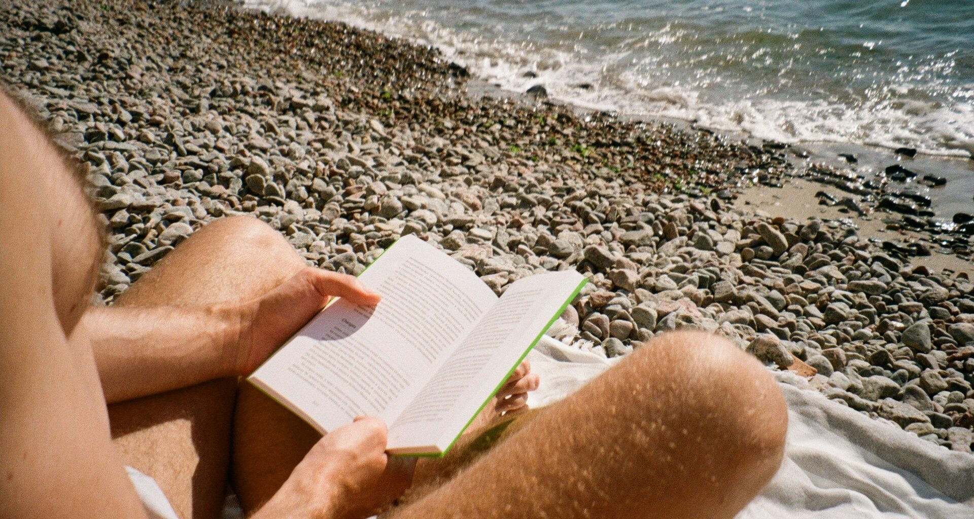 Diese 7 Bücher solltest du lieber nicht im Urlaub lesen