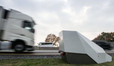 Mobile Blitzeranlage an der A38 beschmiert