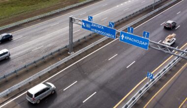 Drohnen zerstören Stromleitungen: Südrussische Region sperrt Autobahn nach Moskau