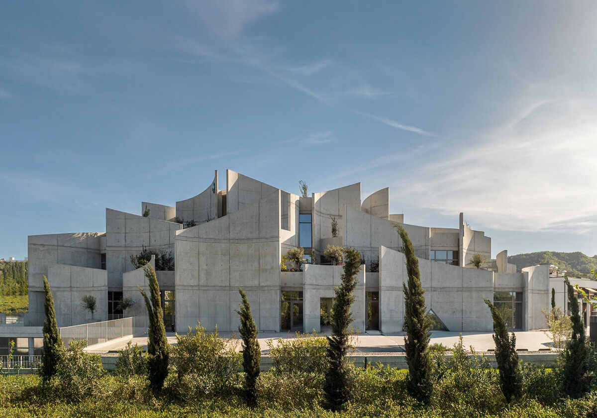 Tierklinik in Tirana von Davide Macullo Architects / Betonskulptur für Hund und Katz - Architektur und Architekten - News / Meldungen / Nachrichten