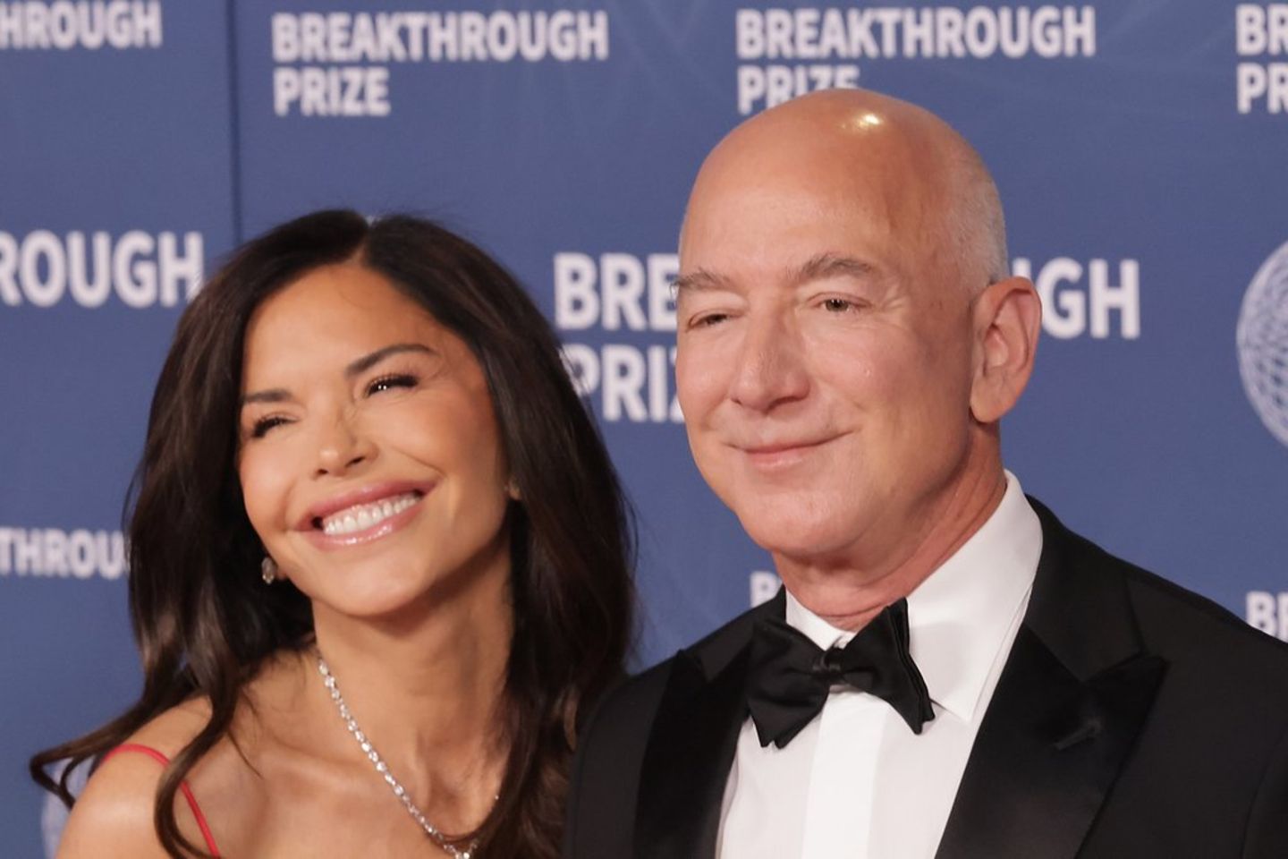 Treibt es Jeff Bezos mit seiner Hochzeit mit Lauren Sánchez auf die Spitze?