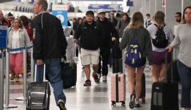Wieviel Handgepäck ist bei Flugreisen erlaubt? EU-Abgeordnete stimmen ab