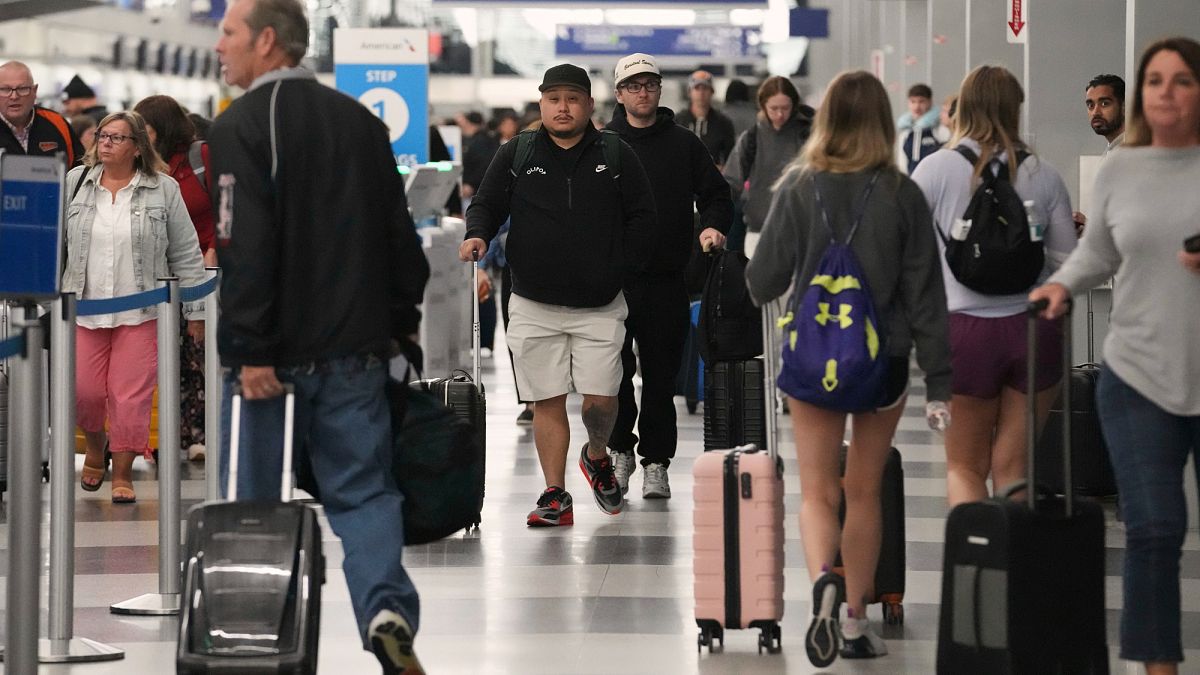 Wieviel Handgepäck ist bei Flugreisen erlaubt? EU-Abgeordnete stimmen ab