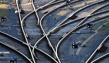 Bahn-Chaos: Defekte Weichen legen Strecke München-Holzkirchen lahm | Regional
