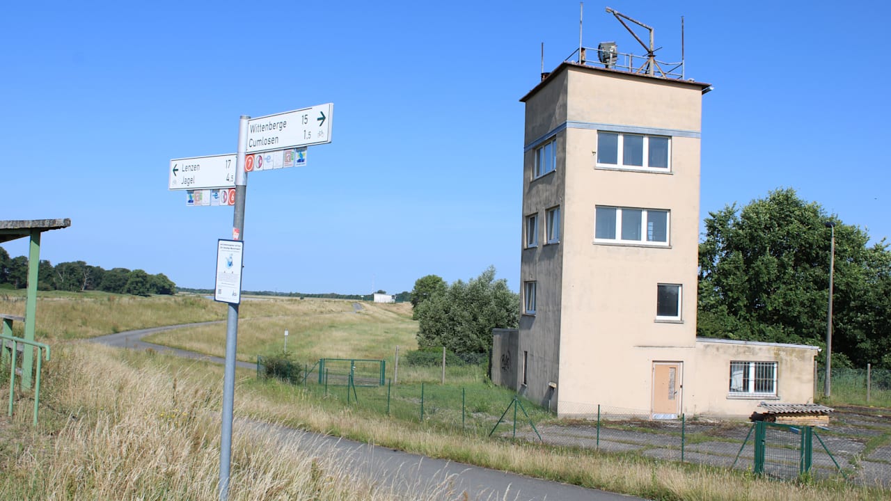 Wildes Bietergefecht: DDR-Wachturm für große Summe versteigert | Regional