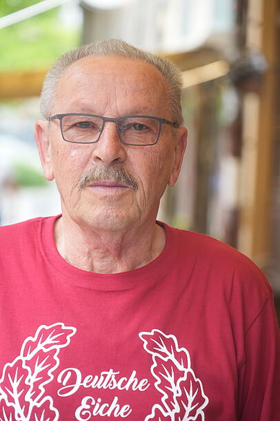 August Weber (73), Rentner.