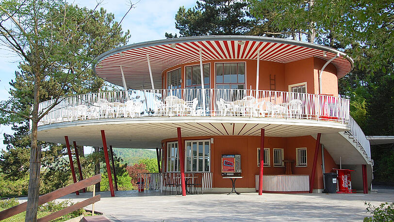 Der Café-Pavillon im Terrassenschwimmbad Bad Kissingen.