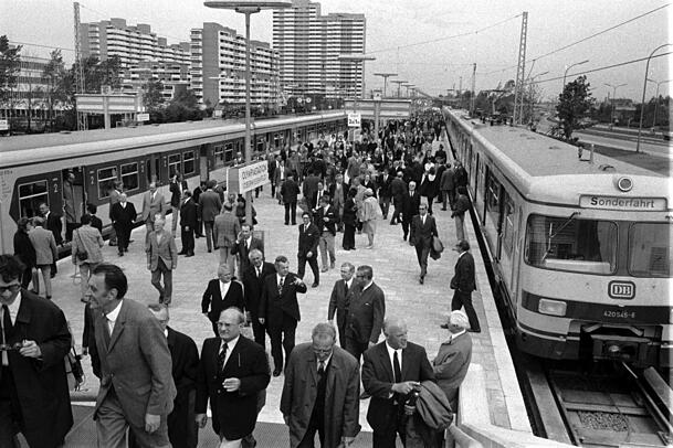 So sah der S-Bahnhof aus, als er für die Olympischen Spiele 1972 in Betrieb genommen wurde.