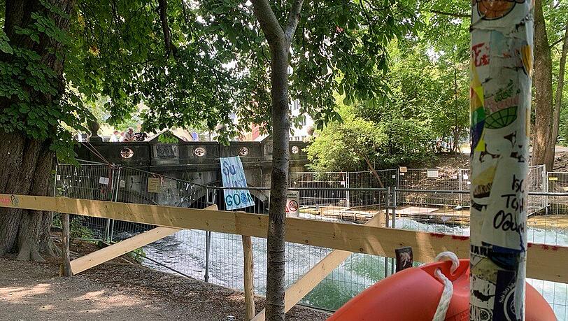 Die Ermittlungen zum Unfalltod einer Surferin auf der Münchner Eisbachwelle sind abgeschlossen.