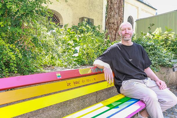 Gregor Stawinski zeigt bei seiner Stadtführung queere Orte in München.