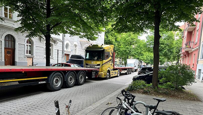 Ein häufiges Bild an der verkehrsberuhigten Isabellastraße: Laster umfahren die Sackgasse an der Arcisstraße über das Wohnviertel.