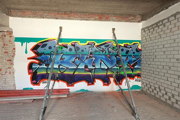 Von den Graffiti, die das Kollektiv Broke Today hinterlassen hat (hier in Haus 55), soll einiges nach dem Umbau erhalten bleiben.