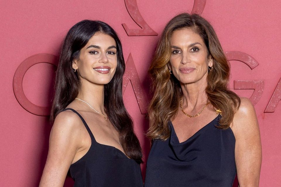 Kaia Gerber (l.) und Cindy Crawford in Paris.
