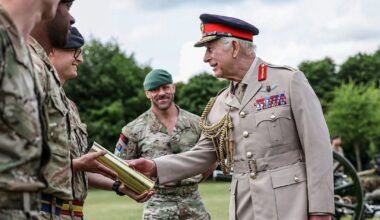 Welcher Hottie König Charles das Rampenlicht stiehlt