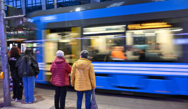 Darum werden trotz Kulturhauptstadt nur wenige Haltestellen auch auf Englisch angesagt