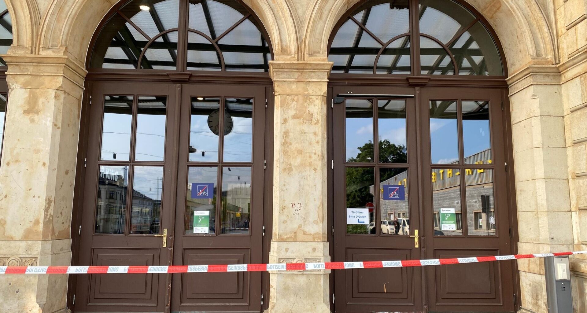 Eingang und Halle am Hauptbahnhof Chemnitz gesperrt