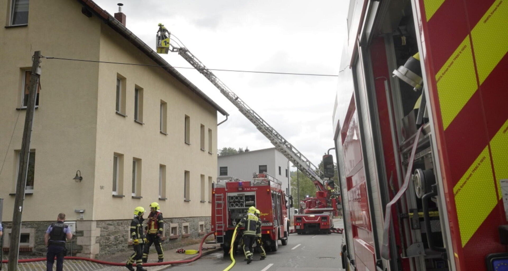 Carport-Brand legt Erfenschlager Straße lahm