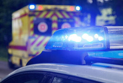 59-Jährige kracht in Limbach-Oberfrohna in Stromkasten und Haus: Fahrerin leicht verletzt - Symbolbild.