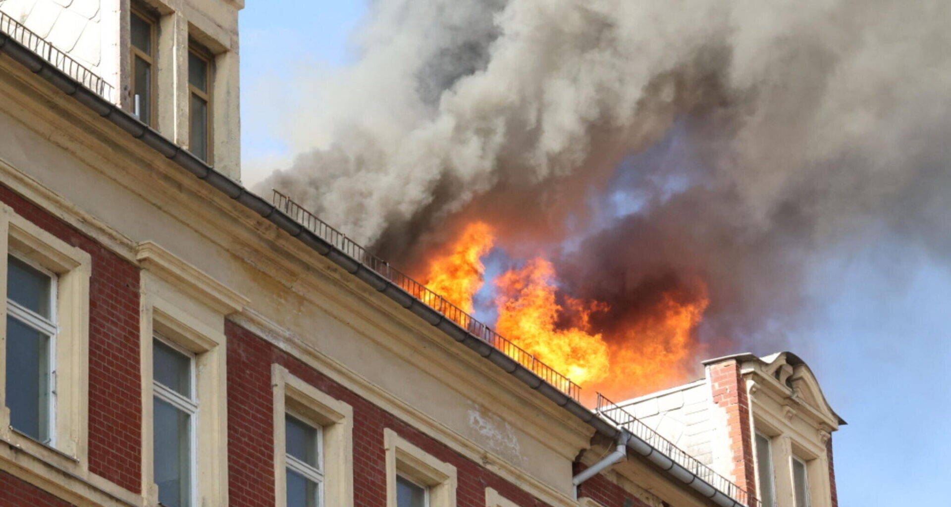 Brand auf dem Sonnenberg: Chemnitzer Feuerwehr im Einsatz