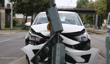 Crash mit Ampel auf der Annaberger Straße in Chemnitz