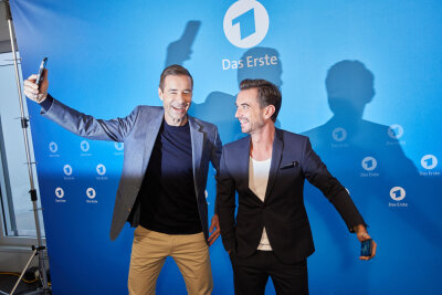 Jetzt ist es offiziell: Moderator Kai Pflaume (l.) und Florian Silbereisen werden die „Goldene Henne 2025“ gemeinsam moderieren.