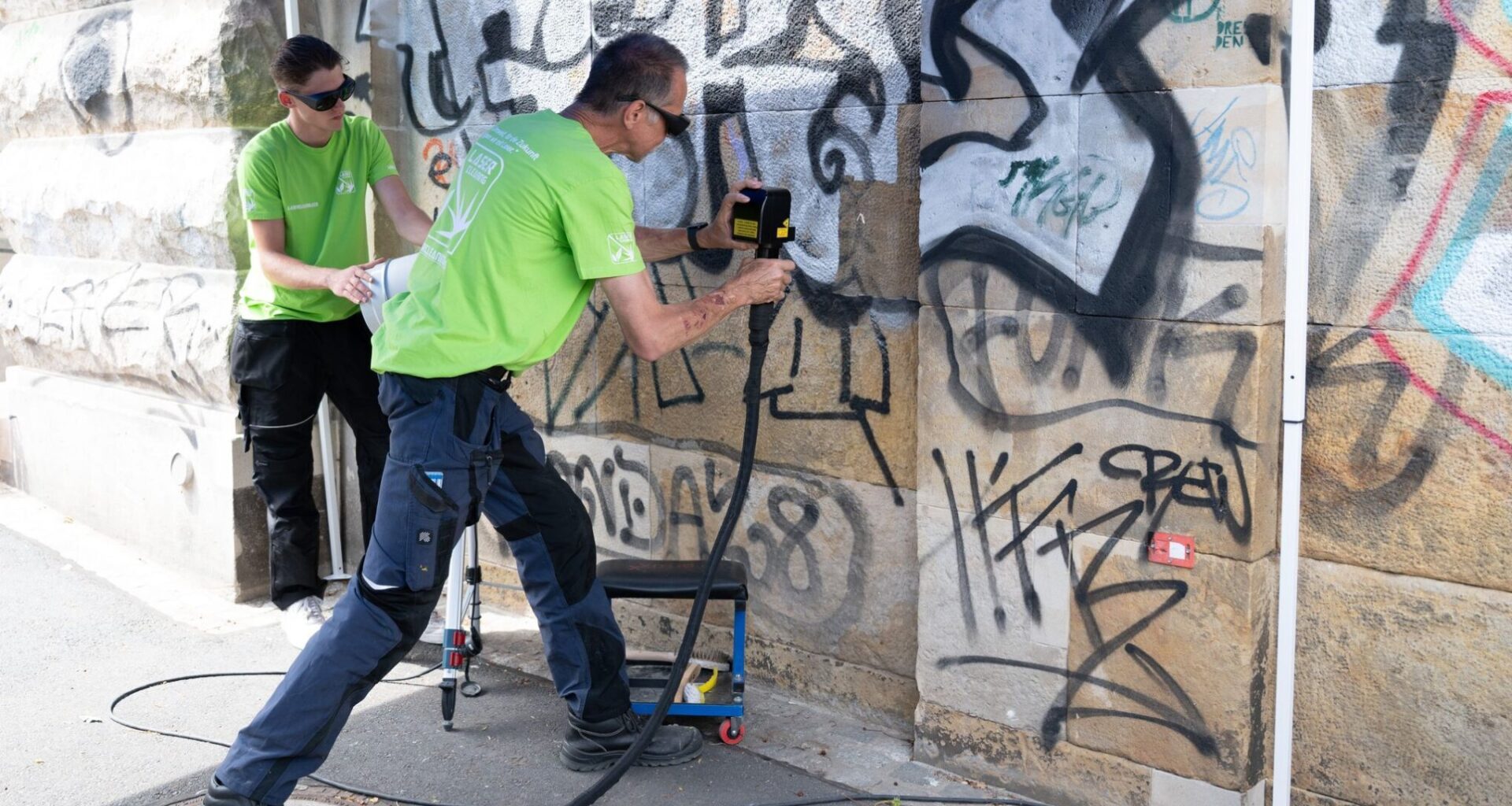 Graffiti-Entfernung mit Laser - Testreihe in Dresden läuft