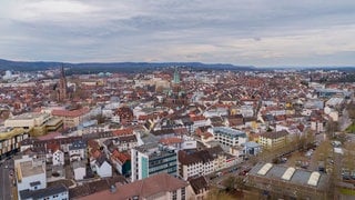 Kaiserslautern von oben – die Stadt, die seit der Bundestagswahl 2025 aufgrund des AfD-Ergebnisses in ganz Deutschland für Schlagzeilen sorgt.