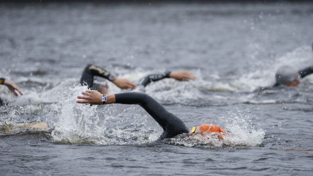 Unwetter verzögert Start des Ironman