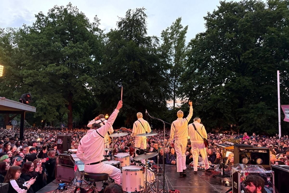 "Kraftklub" im Osten: Überraschungskonzert! Fans sind baff