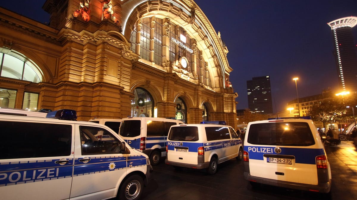 Messerstiche am Frankfurter Hbf – 18-Jähriger schwer verletzt