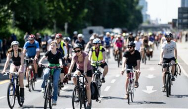 "Alle aufs Rad": Tausende fahren bei Fahrradsternfahrt durch Berlin