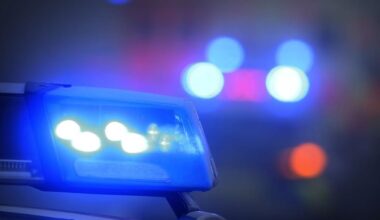 Drei Männer mit Stichverletzungen in Klinik