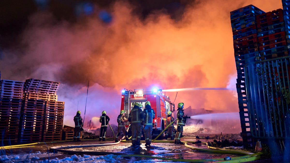 Großbrand in Berlin: Explosionen und eine Festnahme