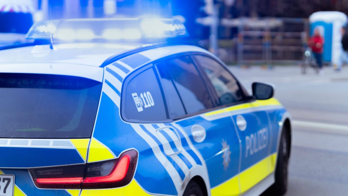 Mann durch Stiche und Tritte verletzt – Verdächtige festgenommen
