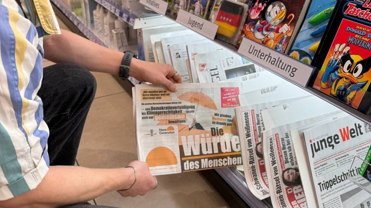 Aktivisten verteilen gefälschte "Bild"-Zeitung in Supermärkten