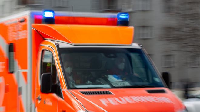 Starker Rauch: Ein Mensch wurde ins Krankenhaus gebracht. (Symbolbild)