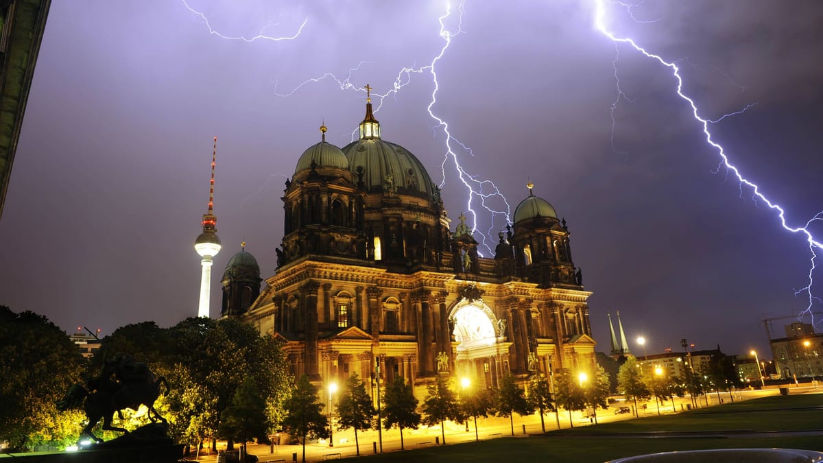 Unwetterwarnung mit Starkregen, Hagel und Sturmböen