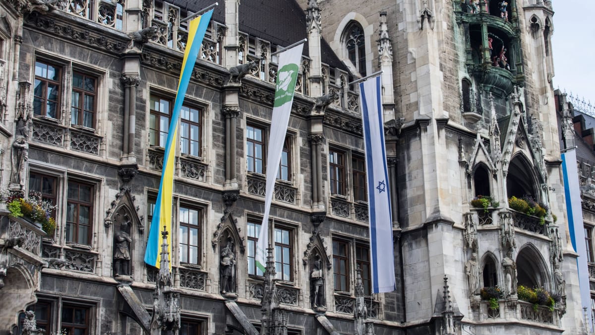 Petition fordert abhängen der israelischen Flagge am Rathaus
