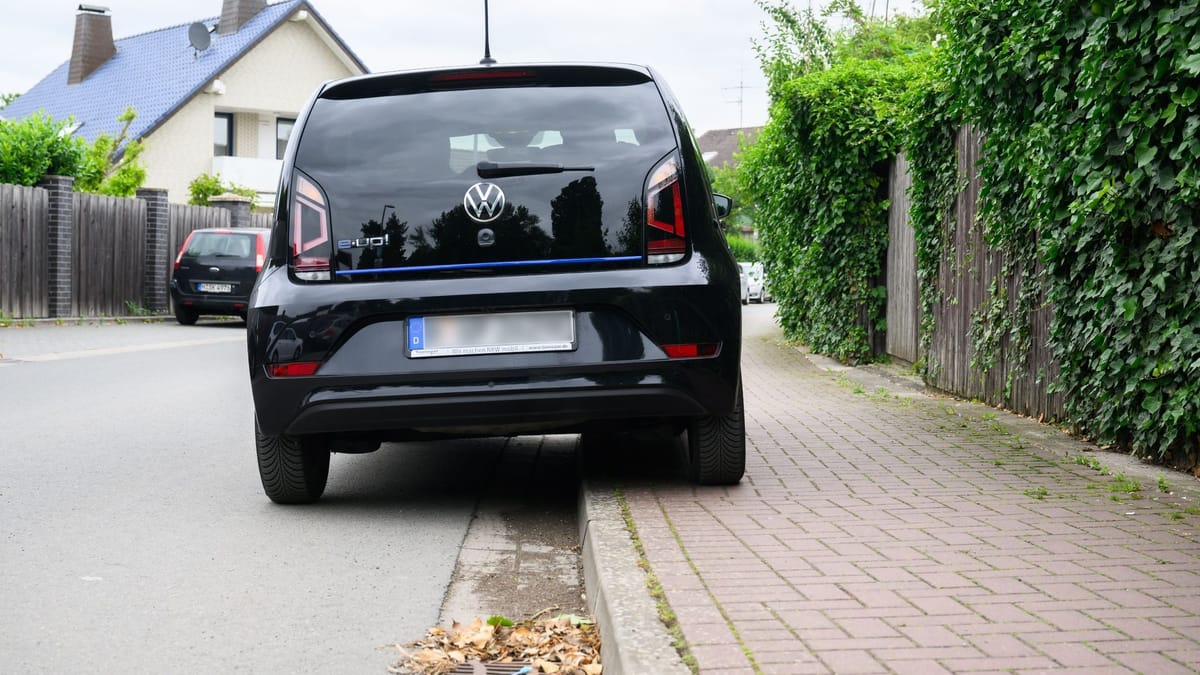 Partei jagt Falschparker in Laim – Ungewöhnliche Aktion