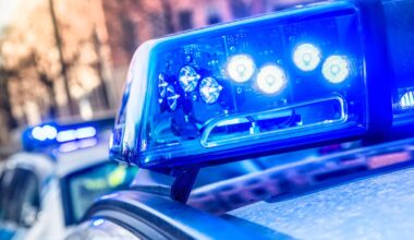 Unbekannte brechen in Tankstelle ein – Polizei sucht Zeugen