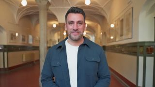Engin Çatık, der neue Schulleiter der Friedrich-Bergius-Schule, fotografiert am 02.06.2024 in Berlin. (Quelle: rbb/Karo Krämer)