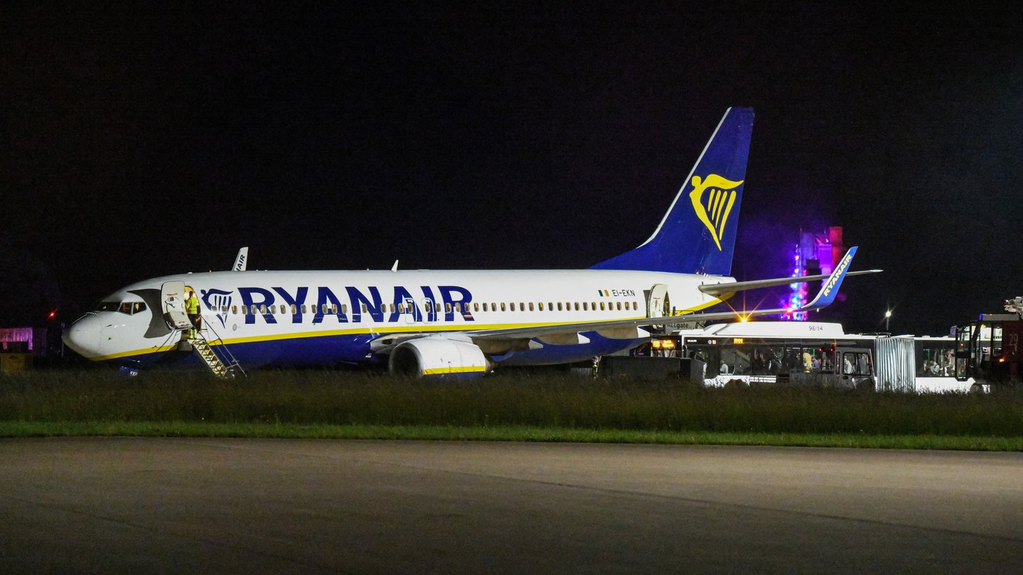 Flugzeug von Ryanair Notlandung nach Turbulenzen in Memmingen