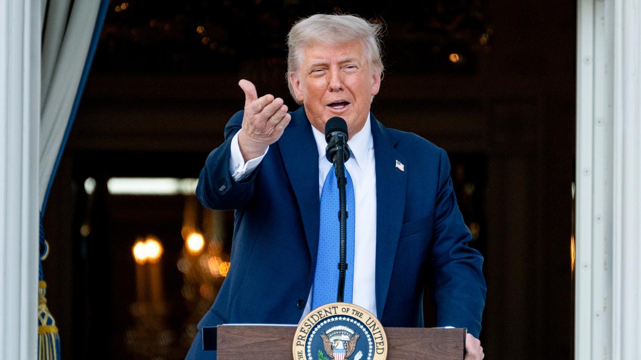 Donald Trump: Wovon Donald Trump ablenken will