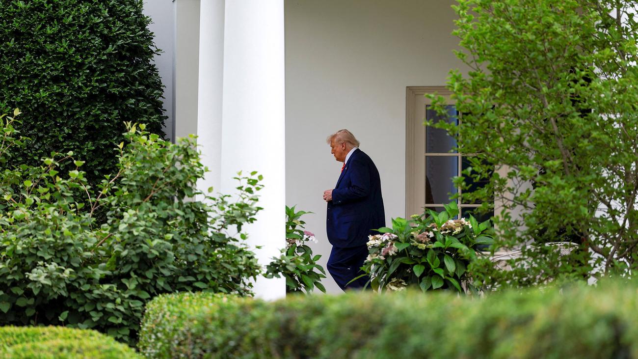 Zollstreit: Donald Trump telefoniert mit Xi Jinping