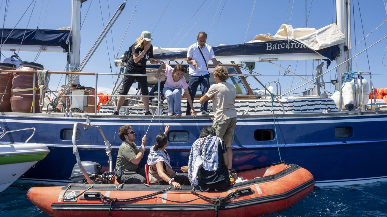 Nahost: Schiff mit Greta Thunberg an Bord rettet Migranten aus dem Mittelmeer